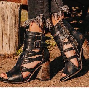 Freebird by Steven. Tiara booties in black size 8 NEW